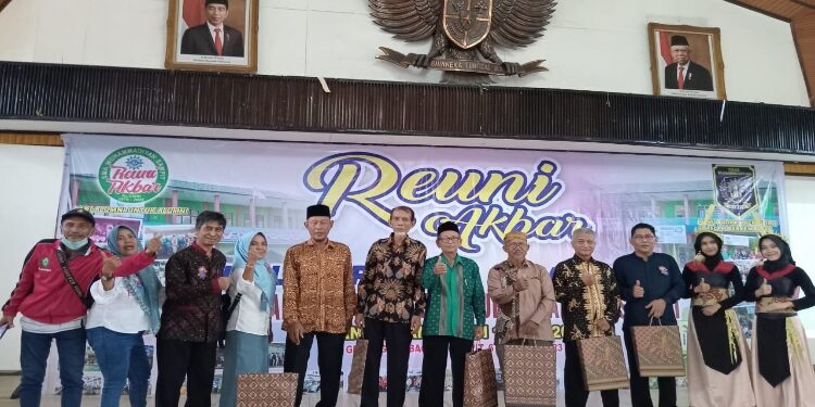 FOTO: DIAN/MATA KALTENG - Reuni akbar SMA Muhammadiyah Sampit di Gedung Serbaguna, Minggu 6 Agustus 2023.