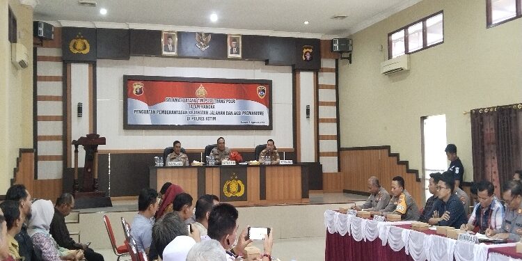 FOTO: AGUS/MATA KALTENG - Kegiatan Tim Puslitbang Polri dalam rangka pembuatan pemberantasan kejahatan jalanan dan aksi premanisme di Aula Polres Kotim, Selasa, 8 Agustus 2023.