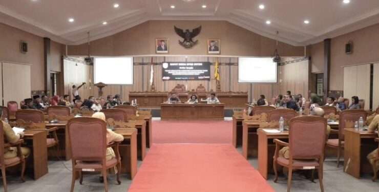 FOTO : DIAN/MATA KALTENG - Suasana rapat kerja DPRD Kotim dan tim anggaran pemerintah daerah, Selasa 7 Agustus 2023.