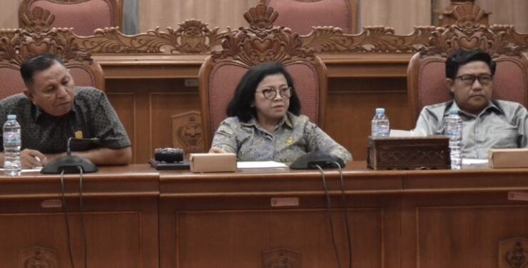 FOTO : DIAN/MATA KALTENG - Wakil Ketua I DPRD Kotim (kiri) Rudianur saat rapat kerja bersama tim anggaran pemerintah daerah, Selasa 7 Agustus 2023.