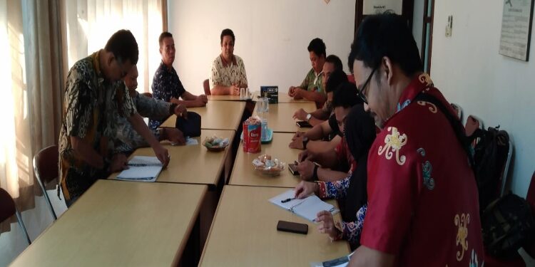 FOTO: MATAKALTENG - Tim Program Penguatan Pemerintahan dan Pembangunan Desa (P3PD) pada saat mengunjungi PWI Kalteng.