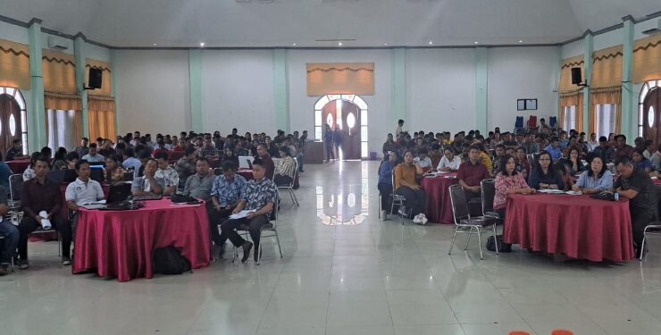 FOTO : DPMD GUMAS/MATA KALTENG - Perwakilan dari 114 desa di 12 kecamatan mengikuti sosialisasi perbup Nomor 48 tahun 2022 tentang pengelolaan aset desa, di GPU Damang Batu, pekan lalu.