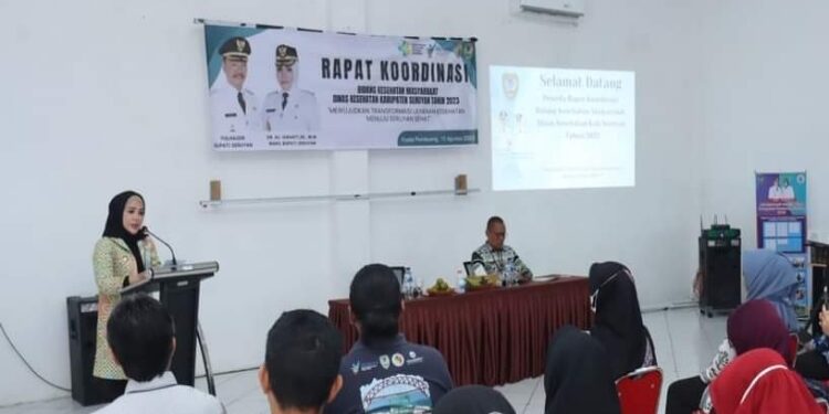 FOTO: PROKOM SERUYAN/MATA KALTENG - Suasana saat kegiatan koordinasi bidang kesehatan masyarakat di Aula RSUD Kuala Pembuang yang dihadiri langsung oleh Wakil Bupati Seruyan Iswanti, Kamis 10 Agustus 2023.