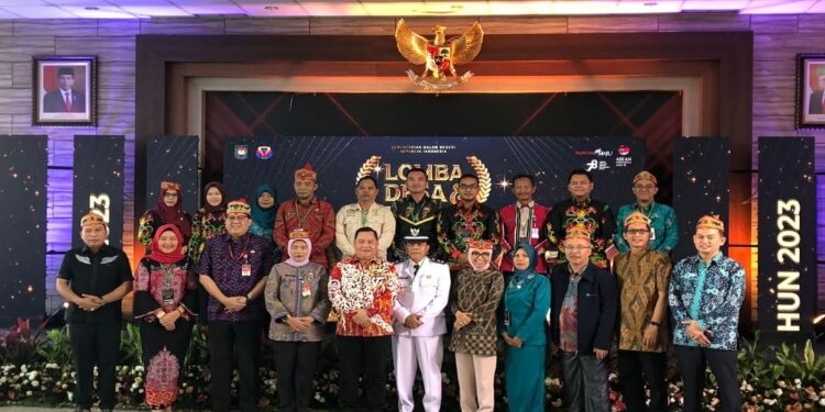 FOTO: IST/MATAKALTENG - Pemkab Kotim Halikinnor saat mendukung Kelurahan Ketapang di lomba kelurahan tingkat nasional, Jumat 11 Agustus 2023.
