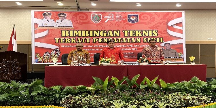 FOTO: Disdukcapil Provinsi Kalteng, saat menggelar Bimtek Pencatatan Sipil.