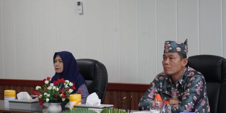 FOTO: Asisten Perekonomian dan Pembangunan Kalteng, Sri Widanarni, saat mengikuti Rakorpusda beberapa waktu lalu.