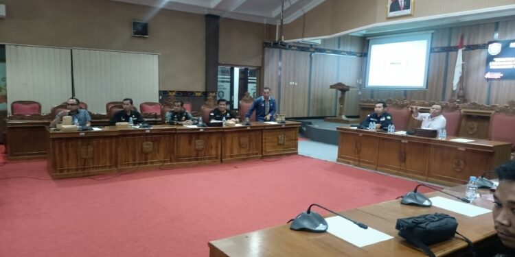 FOTO: DIAN/MATA KALTENG - Sosialisasi program RPL oleh UMPR di DPRD Kotim, Jumat 11 Agustus 2023.
