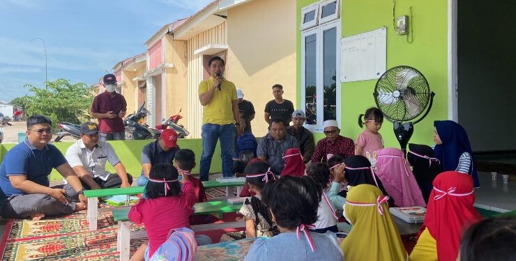 FOTO : DIAN/MATA KALTENG - Anggota DPRD Kotim, Riskon Fabiansyah saat membuka acara lomba mewarnai dalam rangka peringatan Hari Kemerdekaan Republik Indonesia ke 78, Minggu 13 Agustus 2023.