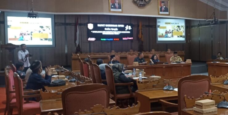 FOTO : DIAN/MATA KALTENG - Sosialisasi anti korupsi pada DPRD Kotim oleh Inspektorat Daerah Kotim, Senin 14 Agustus 2023.