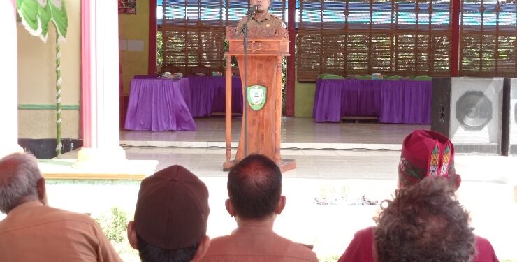 FOTO : DEVIANA/MATAKALTENG - Kadis PMD Raihansyah saat memberikan sambutan pada kegiatan penilaian BUMDes di Desa Bapeang, Senin 14 Agustus 2023.