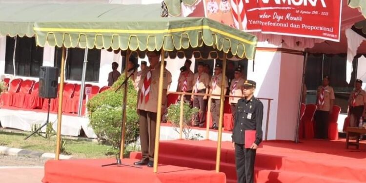 FOTO: PROKOM SERUYAN/MATA KALTENG - Suasana saat apel peringatan Hari Pramuka ke-62 di halaman kantor Bupati Seruyan, Senin 14 Agustus 2023.