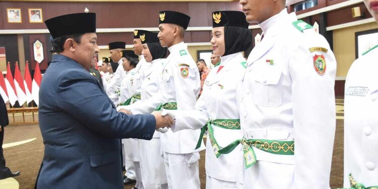 FOTO: MATAKALTENG - Wagub Kukuhkan 54 Anggota Paskibraka Provinsi Kalteng.