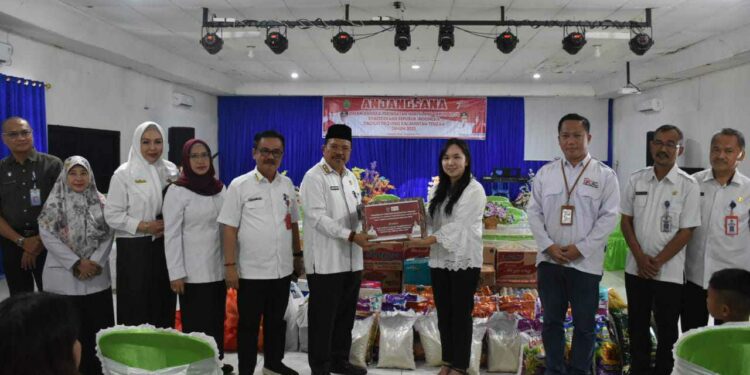 FOTO: MATAKALTENG - Jelang HUT Ke-78 RI, Sekda Kalteng Nuryakin Lakukan Anjangsana ke LKSA Kasih Karunia.
