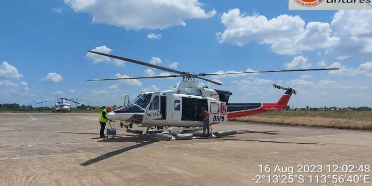 FOTO: BPBD/MATA KALTENG - Bantuan helikopter untuk melakukan pemadaman kebakaran hutan dan lahan di Kotim.