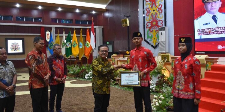 FOTO: VI/MATAKALTENG - Ramah Tamah Bersama, Sahli Pemhukpol Sampaikan Apresiasi Gubernur untuk Paskibraka Kalteng Tahun 2023.