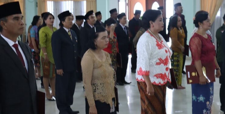 FOTO : DPRD GUMAS/MATA KALTENG - Suasana kegiatan penganugerahan tanda kehormatan Satyalancana Karya Satya, di GPU Damang Batu, Kamis, 17 Agustus 2023.
