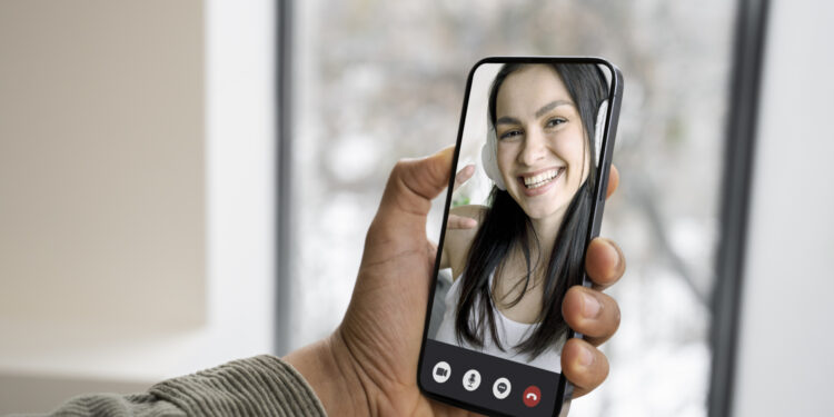FOTO: MATAKALTENG - Ilustrasi seseorang sedang melakukan videocall.
