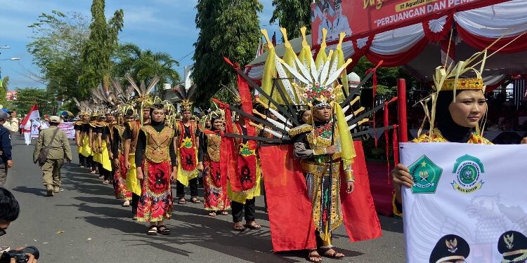 FOTO: DIAN/MATA KALTENG - MAN Kotim saat mengikuti pawai pembangunan, 19 Agustus 2023.