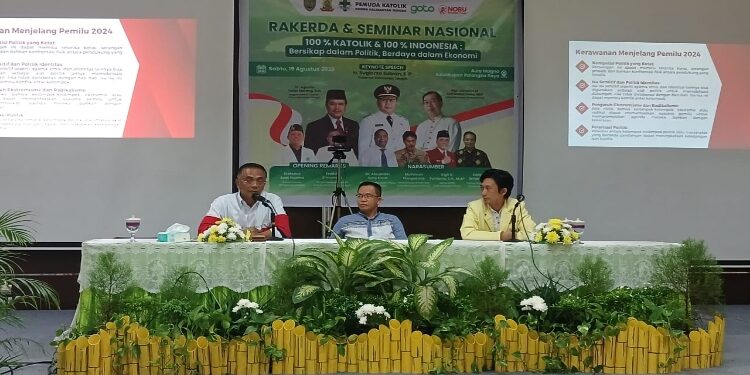 FOTO: MATAKALTENG - Ketua DPRD Kota Palangka Raya, Sigit K Yunianto, saat menghadiri penutupan Rakerda dan Seminar Nasional Pemuda Katolik Kalteng.