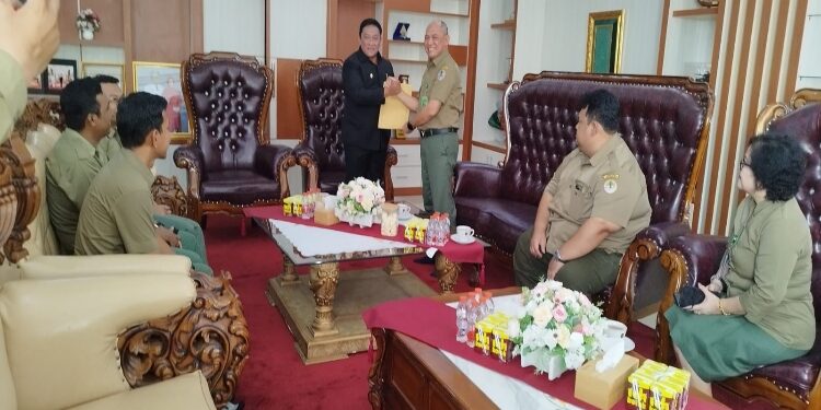 FOTO: MATAKALTENG - Dilantik Sebagai Pejabat Eselon I Kementerian LHK RI, Fahrizal Fitri Berpamitan di Ruang Kerja Wagub.