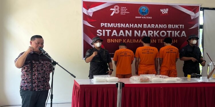 FOTO: IST/MATAKALTENG - Bupati Kotim Halikinnor saat menghadiri pemusnahan barang bukti sitaan narkoba di Palangka Raya, belum lama ini. 