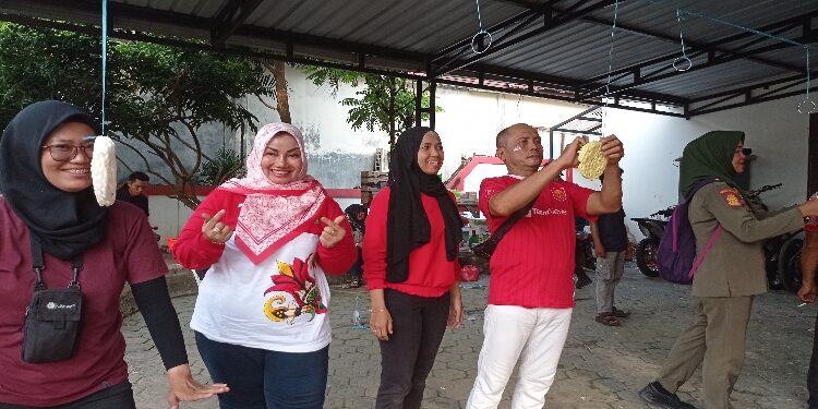 FOTO: DEVIANA/MATAKALTENG - Lomba dalam rangka HUT ke-78 RI di Rujab Wabup, Selasa 22 Agustus 2023.
