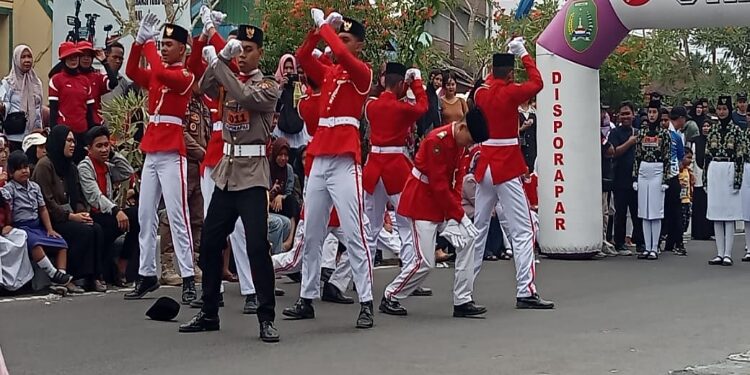 FOTO: AKH/MAKA - Lomba Gerak Jalan dalam rangka memeriahkan HUT RI ke-78.