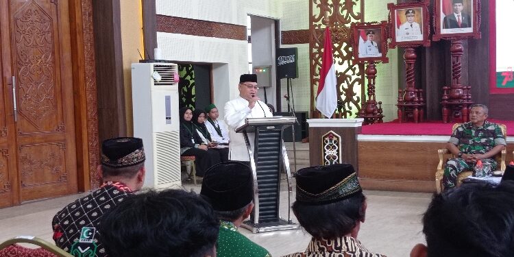 FOTO: DEVIANA/MATAKALTENG - Bupati Kotim Halikinnor saat menghadiri pelantikan pengurus KAHMI, Kamis 24 Agustus 2023.