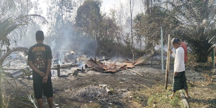 FOTO: IST/MATA KALTENG - Kondisi rumah warga yang rata dengan tanah usai dilahap si jago merah.