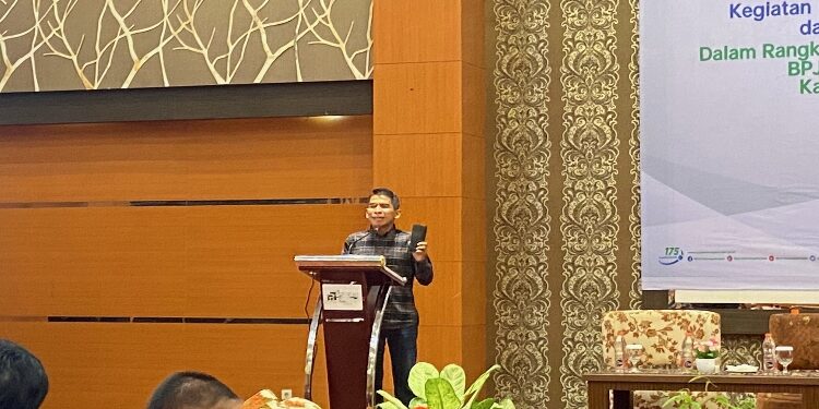 FOTO: DIAN/MATA KALTENG -Kepala BPJS Ketenagakerjaan Cabang Sampit saat memberikan sambutan dalam acara CRM dan Inventarisasi Supply Chain, Jumat 25 Agustus 2023.