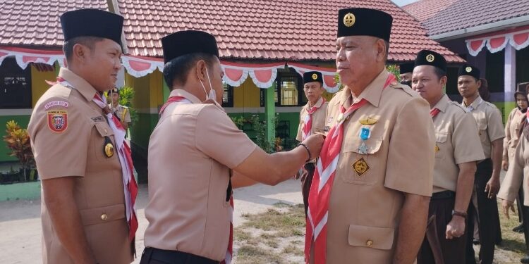 FOTO: DIAN/MATA KALTENG - Ketua Mabiran Baamang Sufiansyah saat mengukuhkan pengurus Mabigus di Baamang, 26 Agustus 2023.