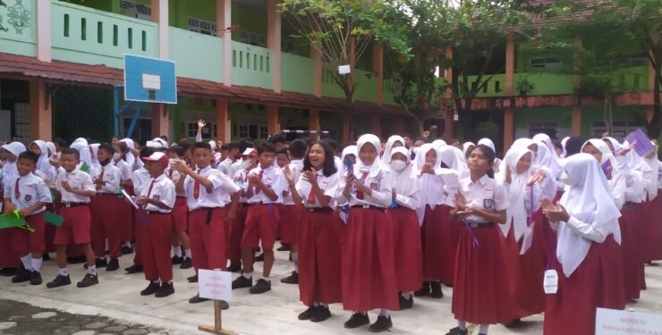 FOTO : Dok/MATA KALTENG - Suasana penerimaan peserta didik baru di SMPN 2 Sampit belum lama ini.