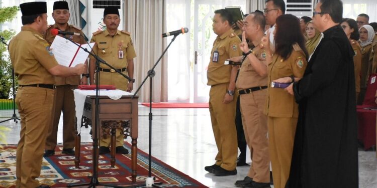 FOTO: IST/MATAKALTENG - Gubernur Lantik Pejabat Pimpinan Tinggi Pratama dan Pejabat Administrator Pemprov Kalteng.