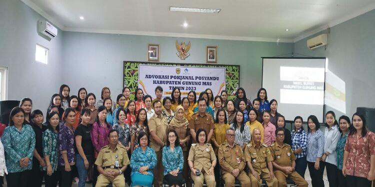 FOTO: DISKOMINFO SANTIK/MATA KALTENG - Para peserta saat berfoto bersama dalam kegiatan advokasi pokjanal posyandu tahun 2023, di Aula Hotel Zepanya, Senin, 28 Agustus 2023.