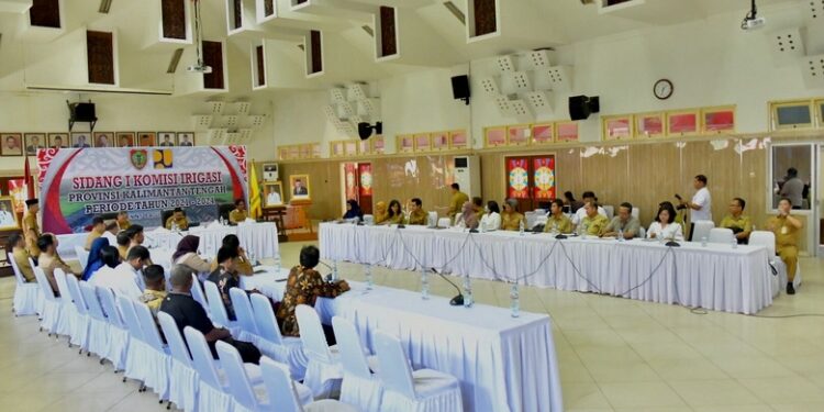 FOTO: IST/MATAKALTENG - Kepala Bappedalitbang Kalteng Leonard S. Ampung, pada Sidang I Komisi Irigasi Provinsi Kalimantan Tengah Tahun 2023 periode 2021-2024.