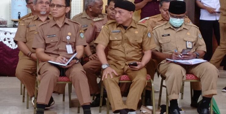 FOTO : DOK DEVIANA/MATAKALTENG - PNS di Kotim saat mengikuti rapat, belum lama ini.