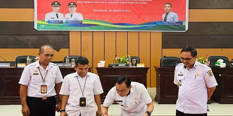 FOTO: BPJS/MATA KALTENG - Penandatanganan kesepakatan antara pemerintah daerah Katingan dengan BPJS Ketenagakerjaan, Rabu 30 Agustus 2023.