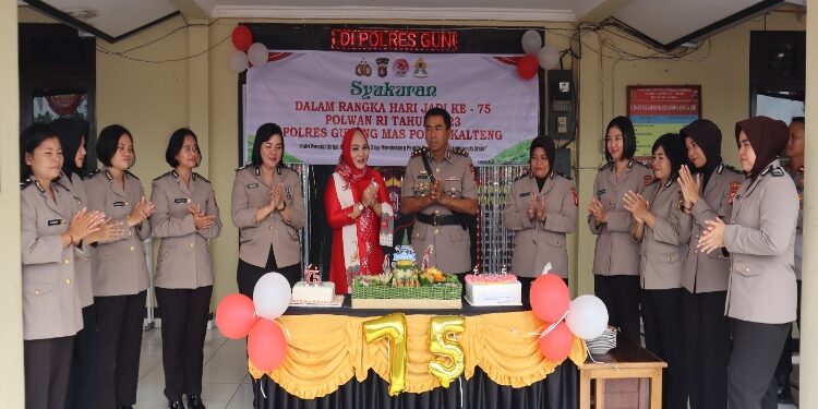 FOTO : HUMAS POLRES GUMAS/MATA KALTENG - Suasana perayaan hari jadi Polwan ke-75 yang dipimpin langsung oleh Kapolres Gumas AKBP Asep Bangbang Saputra didampingi Ketua Bhayangkari Indah Asep, dan pejabat utama polres, Jumat, 1 September 2023.