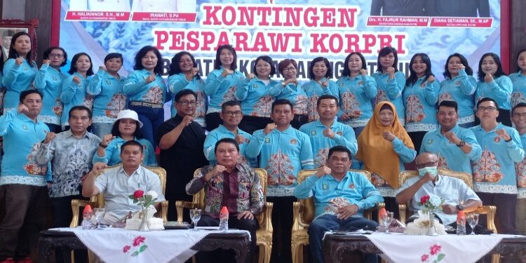 FOTO: DEVIANA/MATAKALTENG - Kontingen Kotim Pesparawi Korpri IV Provinsi Kalteng saat dilepas, Sabtu 3 September 2023.