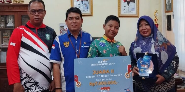 FOTO: DISDIK/MATA KALTENG - Pelajar asal Kotim yang berhasil meraih juara II Nasional Wirausaha Muda.