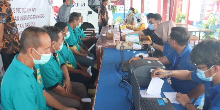 FOTO: RZL/MATAKALTENG - WBP di Lapas Perempuan Kelas IIA Palangka Raya, saat menjalani skrining TBC.