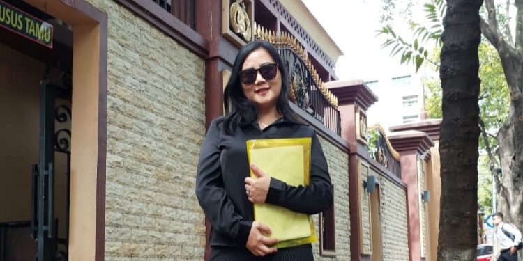 FOTO: MATAKALTENG - Kuasa Hukum Masyarakat Desa Pelantaran, Ornela Monty.