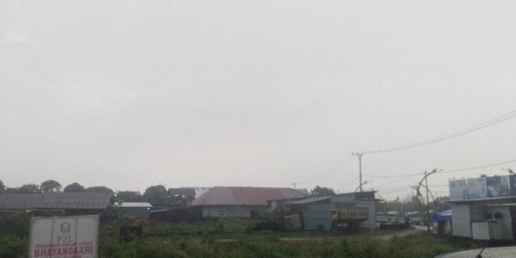 FOTO: AGUS/MATAKALTENG - Air hujan yang turun di wilayah Kecamatan Baamang, Selasa 5 September 2023.