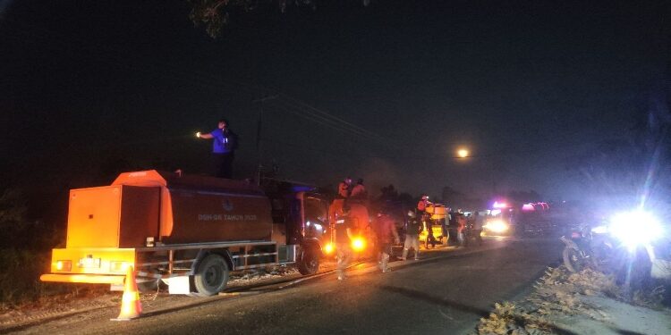FOTO: DIAN/MATA KALTENG - Penanganan yang terjadi di Jalan Pramuka, Sampit, Kecamatan MB Ketapang, Kotim belum lama ini.
