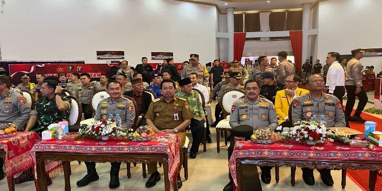 FOTO: IST/MATAKALTENG - Asisten Pemerintahan dan Kesra Kaspinor hadir mewakili Pemprov Kalteng dalam kegiatan Bakti Kesehatan Polri Presisi.