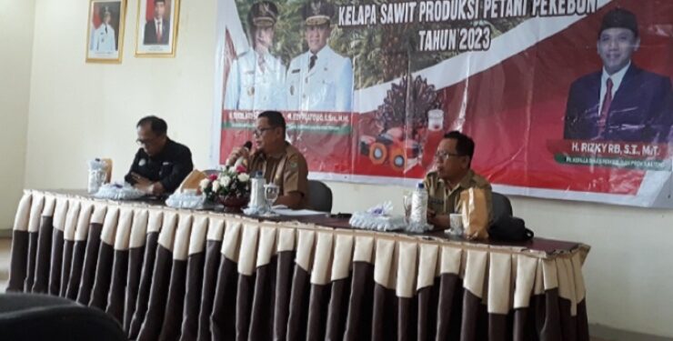 FOTO : IST/MATAKALTENG - Rapat Penetapan Harga Tandan Buah Segar (TBS) kelapa sawit produksi pekebun, untuk periode bulan Agustus 2023.