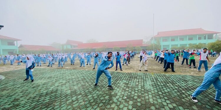 FOTO: Dok/MATA KALTENG - Suasana senam pagi di SMAN 3 Sampit.