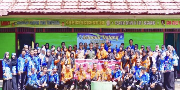 FOTO: DISDIK/MATA KALTENG - Study tiru KKKS Kecamatan Seranau ke sekolah penggerak KKKS Kecamatan Teluk Sampit belum lama ini.