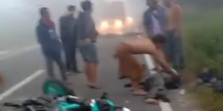 FOTO: AGUS/MATA KALTENG - Hasil tangkap layar, peristiwa kecelakaan yang terjadi di Jalan HM Arsyad KM 8 yang menewaskan dua orang pagi tadi, Jumat 8 September 2023.