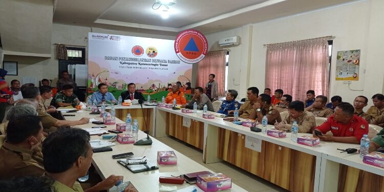 FOTO : DEVIANA/MATAKALTENG - Pemkab Kotim saat melaksanakan rapat penetapan status tanggap darurat karhutla, Senin 11 September 2023.